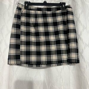 Plaid Black and White juniors  Skirt